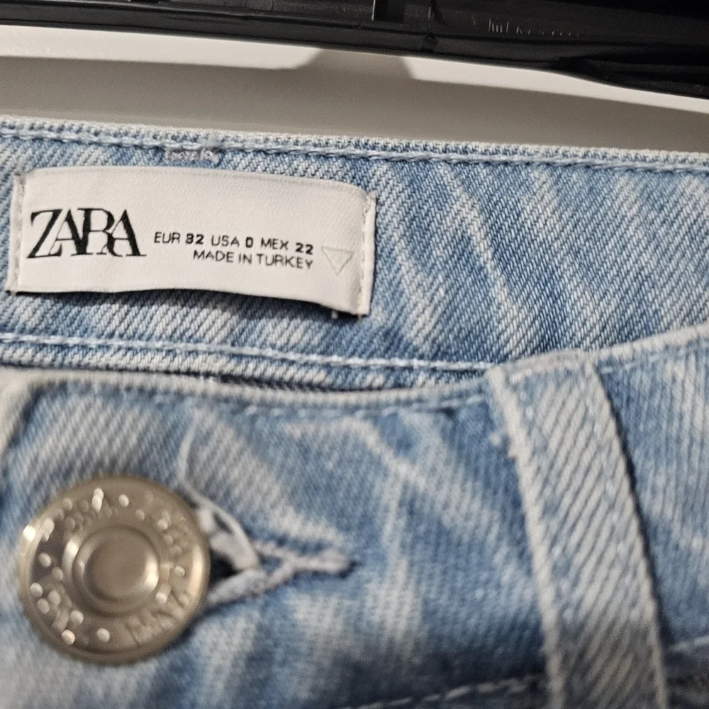 Zara cut outs on the pockets size 0